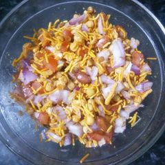 A picture of Namkeen mixture bhel.