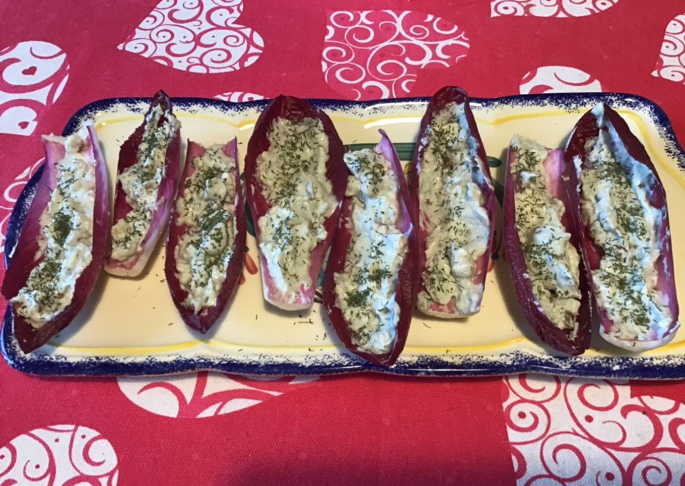 Barquettes d endive rouge au roquefort et noix