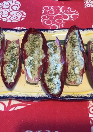 Une photo de Barquettes d endive rouge au roquefort et noix