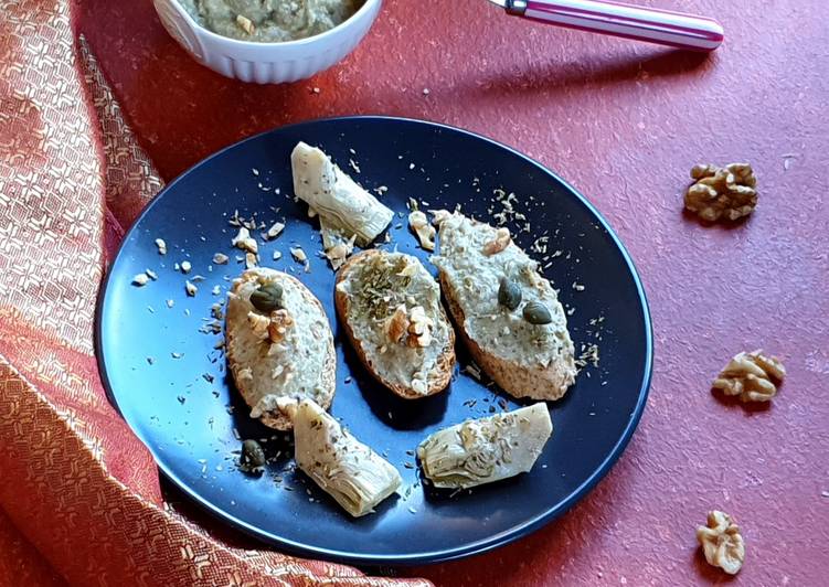 Crostini di farro con crema di carciofi e noci