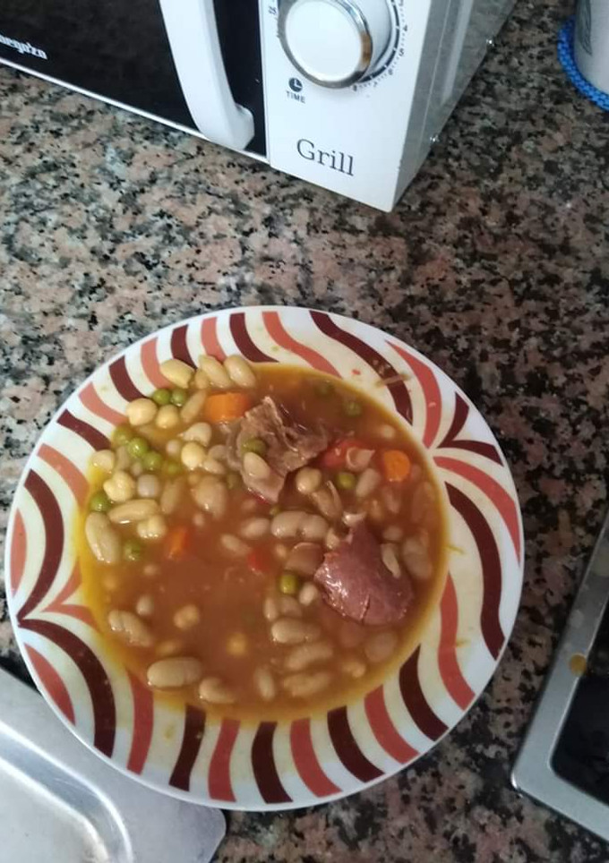 Una foto de Potaje de judías blancas"habichuelas", garbanzos etc