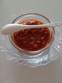 ગાર્લિક ટામેટાં ચટણી (Garlic Tomato Chutney Recipe In Gujarati) રેસીપી મુખ્ય ફોટો