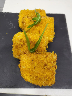 Una foto de Sándwich de jamón y queso con gracia