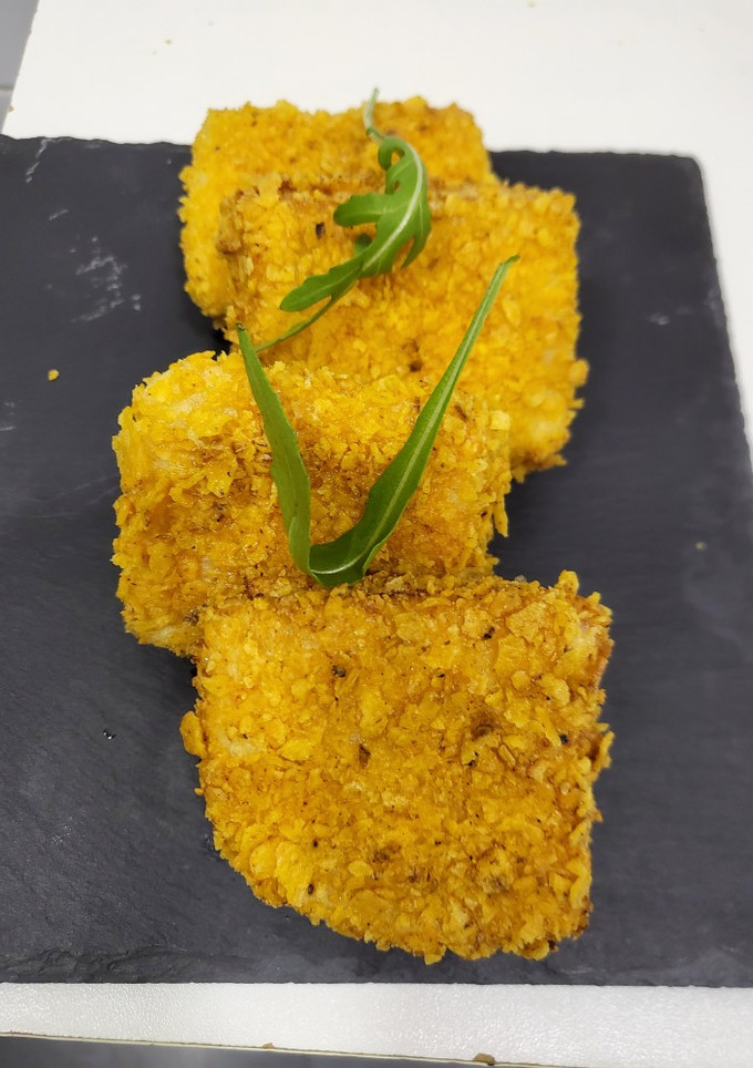Una foto de Sándwich de jamón y queso con gracia