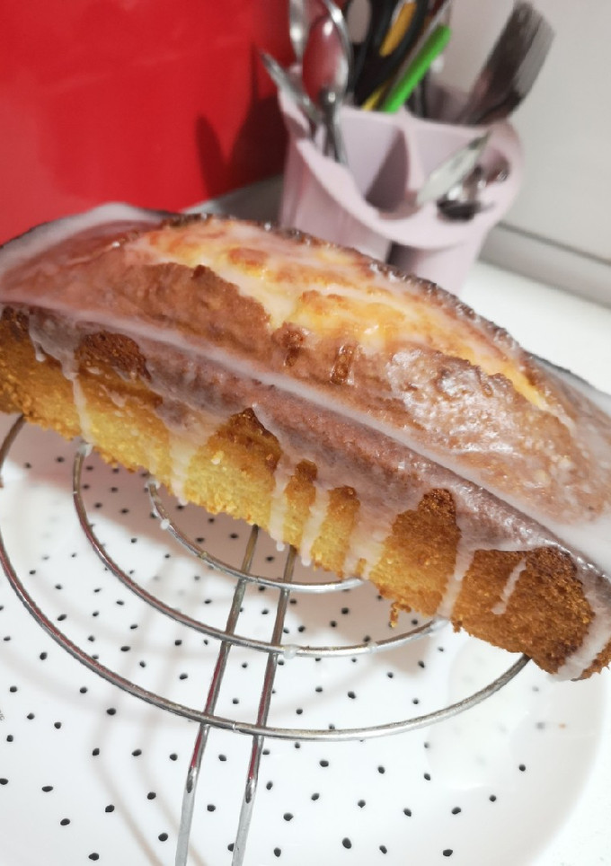 Una foto de 🥧Queque de limón con glaseado