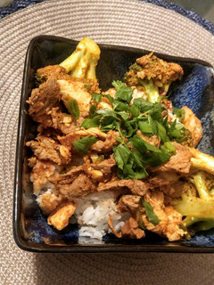 A picture of Meat and Red Curry.