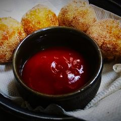 A picture of Semolina and potato balls.