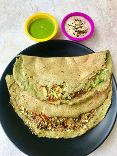 हरी मूंग दाल चीला (hari moong dal cheela recipe in Hindi) रेसिपी मुख्य फोटो