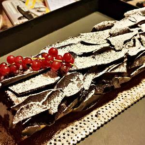Tronco de Navidad  (Enrollado - Brazo de la Reina) de Chocolate relleno de Nata Montada