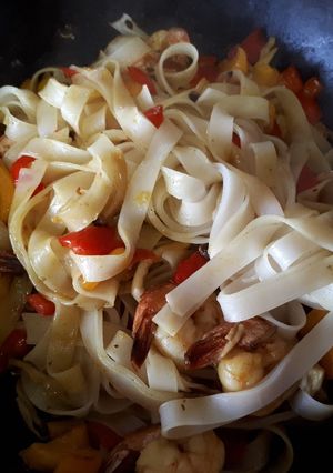 Une photo de Queue de crevettes sautées aux nouilles chinoises