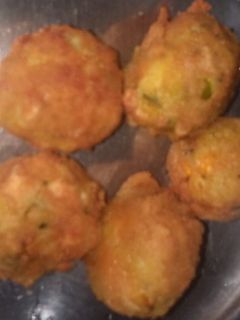 आलू मकई चीज पकोडा (Aloo makkai cheese pakoda recipe in Hindi) रेसिपी मुख्य फोटो