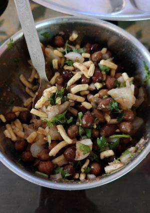 A picture of Aloo chana bhel.