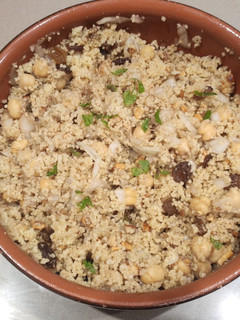 Una foto de Ensalada cuscús y garbanzos