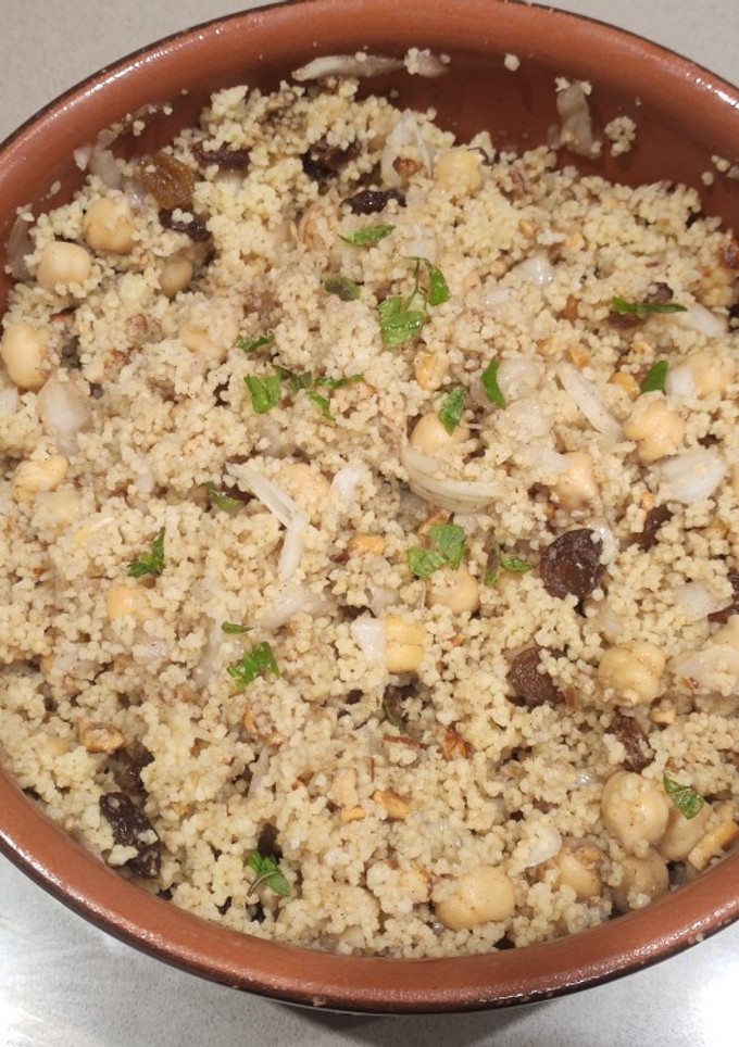 Una foto de Ensalada cuscús y garbanzos