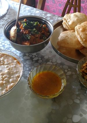 A picture of Aloo ki kachori, puri, raw mango pethe ki sabzi, launji, boondi.