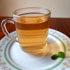 A picture of Steeped green tea with mint.