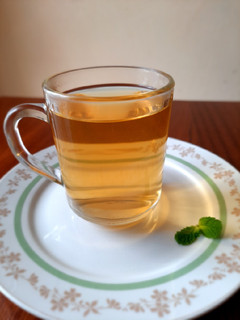 A picture of Steeped green tea with mint.