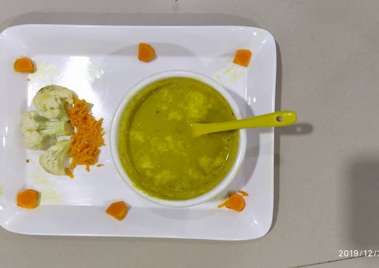 Roasted cauliflower and turmeric soup