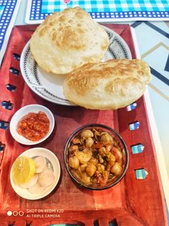 छोले भटूरे (Chole bhature recipe in Hindi) रेसिपी मुख्य फोटो
