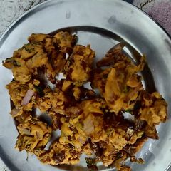 A picture of Veg bonda.