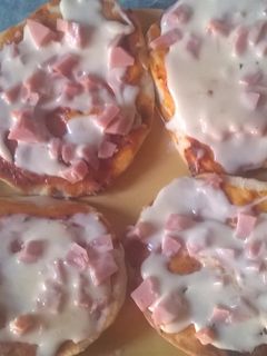 Una foto de Pizza casera sin horno súper rápida y fácil