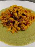 Straccetti di tacchino alla curcuma e semi di papavero con bacche di goji, su crema di broccoli