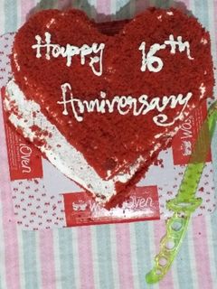 होममेड रेड वेलवेट केक (homemade red velvet cake recipe in Hindi) रेसिपी मुख्य फोटो