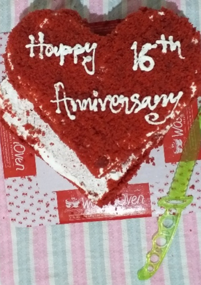 होममेड रेड वेलवेट केक (homemade red velvet cake recipe in Hindi) रेसिपी मुख्य फोटो