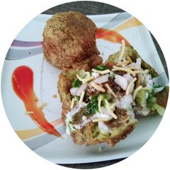 A picture of Mung dal aaloo vada.