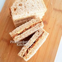 A picture of Canned Mackerel (in tomato sauce) Sandwich.