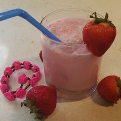 A picture of Strawberry RoohAfzza Milk Shake.