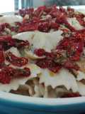 Pasta formaggio con alcachofas y jitomate deshidratado
