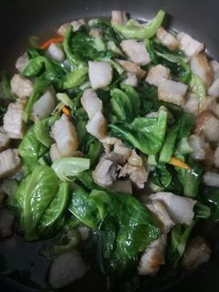 รูปของ หมูสามชั้นผัดผักแขนง  by.รถ​เมล์เด็กหอ​