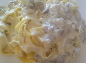 Una foto de Pasta fresca con champiñones y nata