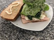 Una foto de snack saludable facil