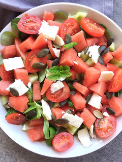 Une photo de Salade 🥗 d’été.Encore mâche et feta pour finir le reste #antigaspillagealimentaire