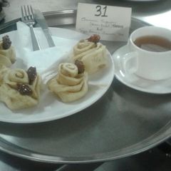 A picture of Cinimum tingmo (dumpling) with ginger lemon cinimum tea.