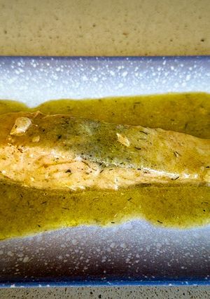 Una foto de Salmón en salsa de mantequilla y limón