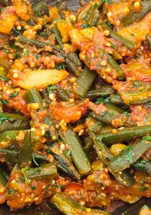 મસાલા ભીંડી (Masala Bhindi Recipe In Gujarati) રેસીપી મુખ્ય ફોટો