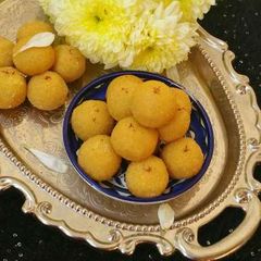 A picture of Moong dal ladoo.
