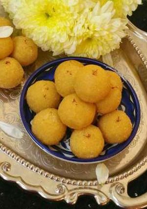 A picture of Moong dal ladoo.