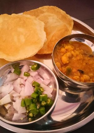 A picture of Punjab's Famous Street Food: Chhole Bhature.