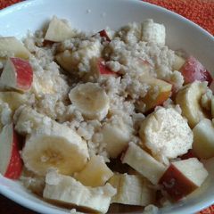 A picture of Apple/banana oats.