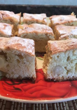 Una foto de Brownie blanco con nueces de macadamia
