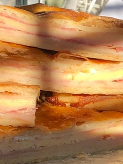 Una foto de Torta de jamón y queso