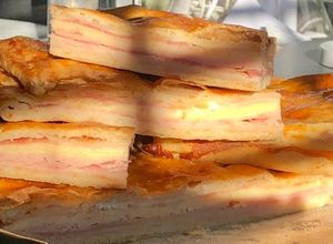 Una foto de Torta de jamón y queso