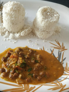 அரிசி புட்டு (Arisi puttu recipe in tamil) செய்முறை முக்கிய புகைப்படம்