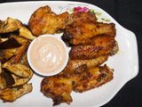 Alitas de pollo asadas en el broiler