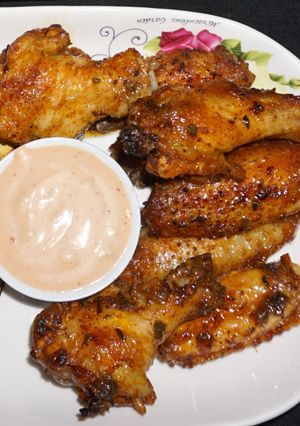 Una foto de Alitas de pollo asadas en el broiler