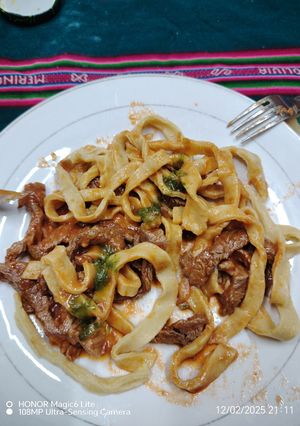 Una foto de Fideos de zanahorias con salsa de carne